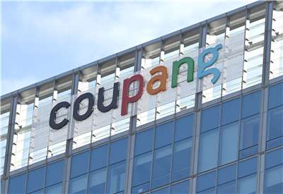 韓國電商酷澎(Coupang)爆發個資外洩事件，讓台灣20萬用戶受到影響，消基會呼籲政府要求酷澎將資料在地化，不過酷澎強調，保障消費者權益關鍵是能否負起責任，而非資料存放地。 (AFP)