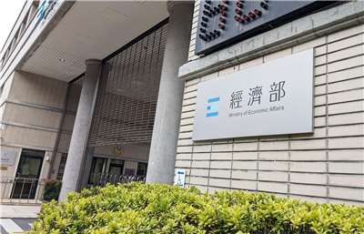 為防堵中國產製白菜以第三地名義洗產地輸入，經濟部24日宣布增列輸入規定代號，要求進口白菜檢附產地證明。(Rti)