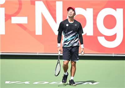 名古屋亞運軟式網球男單，台灣好手陳柏邑23日在4強賽以2比4不敵日本世界第一上松俊貴，陳柏邑賽後表示，過去和對方交手多次，往往只能拿下一局，這次雖然還是沒能贏對方，但多拿下一局，因此他認為自己今天表現不錯。(中華奧會提供)