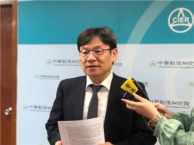 國發會主委葉俊顯表示，AI產業長期趨勢沒有改變，若出口熱度持續，今年經濟成長率不只可望達到主計總處8月預測的11.05%，甚至有機會「摸到12%」。資料照。(楊文君攝)