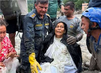 尼泊爾64歲婦人希瑞斯塔(Chandika Kumari Shrestha)在毀滅性洪災中失蹤，受困倒塌的房屋內10天後獲救。