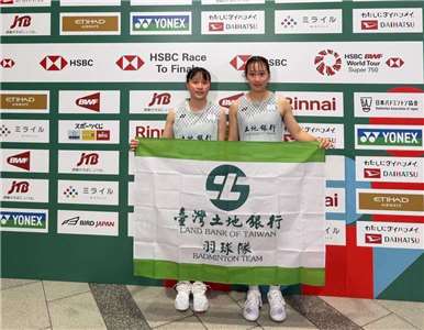 世界羽球總會(BWF)超級750系列的中國羽球大師賽，台灣女將許尹鏸(右)今天(3日)單日雙戰，先後在混雙、女雙賽場亮相，而且最後都如願取得勝利，攜手搭檔劉廣珩、林芝昀(左)搶下8強席次。資料照。(圖 : 土地銀行羽球隊)