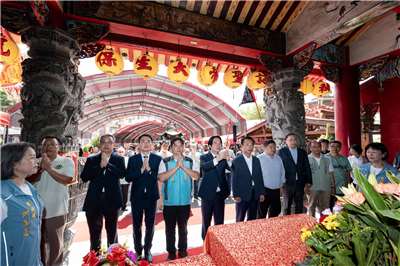賴清德總統28日南下赴嘉義主持中科院民雄航太暨無人機產業園區開工動土及民雄院區啟用典禮，隨後又赴民雄雙福保安宮參香祈福，祈求保佑台灣國泰民安、風調雨順。(總統府提供)