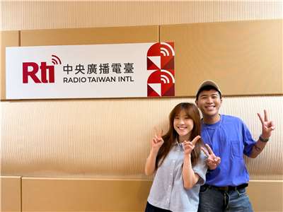 內克與來賓小球（莊鵑瑛）合照