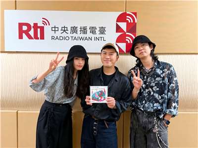 米粒（左）、Yu（右）與內克（中）合照