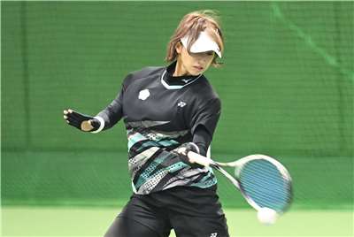 名古屋亞運軟式網球女將江旻育23日在女子單打8強賽吞敗，無緣晉級4強。(中華奧會提供)