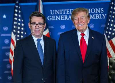 美國總統川普(Donald Trump)22日首度會晤英國首相柏南(Andy Burnham)。 (圖:X@WhiteHouse)