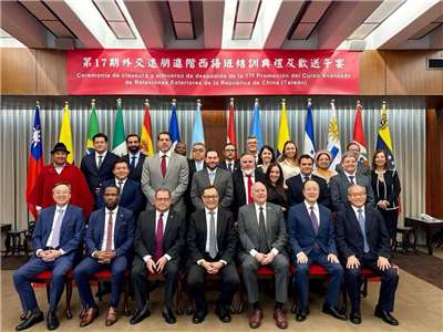 第17期外交遠朋進階西班牙語班15日結訓，外交部表示，這對促進我國與相關國家的互動了解跟交流合作極具助益 (外交部提供)