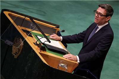 英國首相柏南紐約時間22日晚間在聯合國大會宣布，將責成情報安全機關成立「國家資訊防衛中心」，偵測敵意國家的資訊攻擊，強化溯源、遏阻與反制。