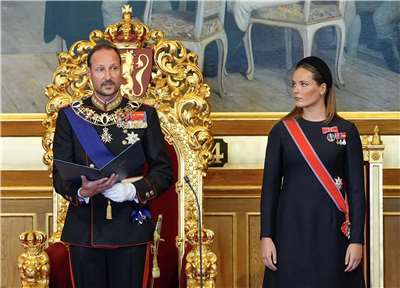 挪威國王哈康八世(King Haakon VIII)1日宣誓效忠國家憲法。