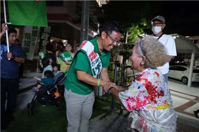 日本沖繩縣今天(13日)舉行縣知事選舉，由自民黨、維新會、國民民主黨等6個政黨推薦的新人古謝玄太，廣泛選民支持。(資料照/古謝玄太FB)