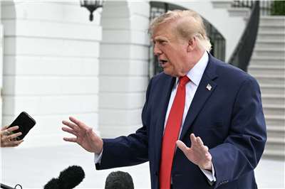 美國總統川普(Donald Trump)在白宮外接受媒體訪問表示，拒絕伊朗提出的停火協議。
