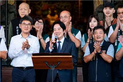 賴清德總統16日前往雲林縣「麥寮雷厝順天宮」參香祈福。(圖：總統府)
