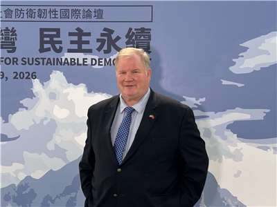 總統府舉辦的全社會防衛韌性國際論壇19日登場，保衛民主基金會資深主任、退役海軍少將蒙哥馬利表示，台灣已是「民主兵工廠」的一部分，台、美要持續扮演此重要角色，共同對抗威權國家。（趙婉淳 攝）