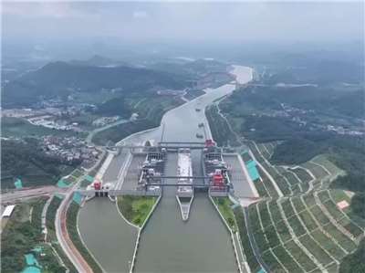中國廣西平陸運河16日正式通航。(翻攝央視)