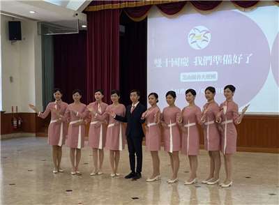 睽違3年，國立台北教育大學芝山親善大使團今年將重返國慶大典服務，獲選執行禮賓任務的10位學生22日也穿上全新禮賓制服，正式亮相。(陳念宜 攝)