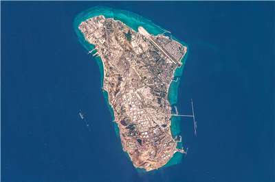 伊朗媒體報導，一艘伊朗油輪在哈格島（Kharg Island）(圖)附近遭到美軍飛彈擊中。資料照片。