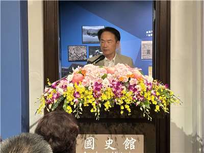 國史館今天舉行「亮光與暗影：1945年前後台灣的多重視角」開展記者會」，國史館館長陳儀深出席致詞。（趙婉淳 攝）