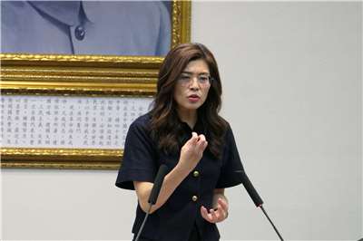 國民黨主席鄭麗文今天(16日)在中常會發表談話，表示今年選情偏冷，投票率可能偏低，因此，藍營基本盤動員與提高投票率至關重要。（趙婉淳 攝）