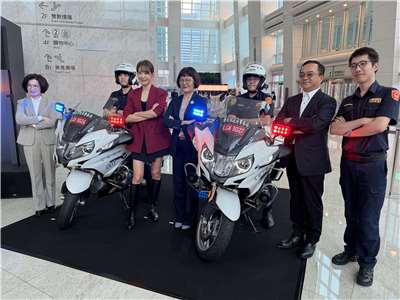 台北101董事長賈永婕15日宣布，今年台北101第三屆國慶展演將首度攜手台北交通警察大隊騎上重機拍攝宣傳片，揭開今年的主題「Onward Taiwan 一起點亮台灣」。(吳琍君 攝)