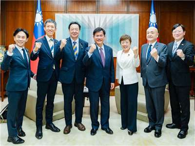 外交部長林佳龍(中)在接見日本國民民主黨議員團時表示，訪團此行展現該黨對台灣及台日關係的高度重視 (外交部提供)
