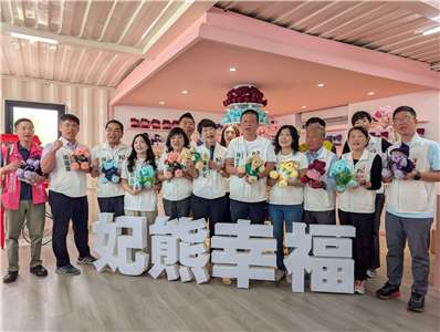 台南市長選戰升溫，民進黨參選人陳亭妃今天(22日)在競選總部發布「交通七彩行」AI動畫政見。（陳亭妃辦公室提供）