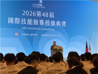 勞動部長洪申翰今天(15日)表示，台灣是APEC正式會員，將依APEC既有模式參加，台灣不會自我設限。(楊文君攝)