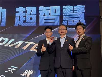 聯發科資深副總經理徐敬全(中)表示，聯發科與台積電深化2奈米製程合作，新產品除採用台積電2奈米製程，也導入設計技術協同最佳化(DTCO)技術，藉此提升效能。(蔡芃敏 攝)