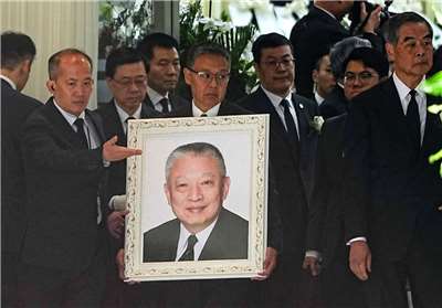 已故香港首任特首董建華的告別式20日上午在香港舉行，喪禮採取中國國葬規格。