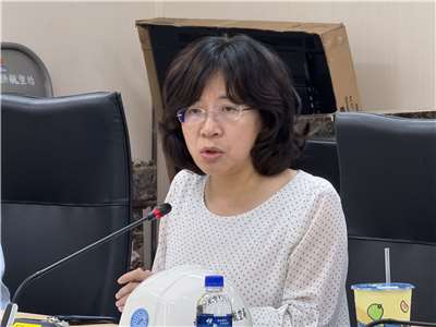 民航局長何淑萍說明高雄國際機場新航廈工程的挑戰。(吳琍君攝)
