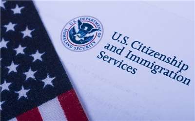國籍暨移民局(USCIS)從去年開始，恢復數十年來很少使用的「鄰里調查」。 (圖:USCIS)