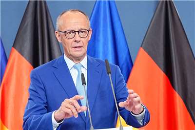 在預料選舉結果不如預期後，德國總理梅爾茨(Friedrich Merz)召開緊急會議，誓言堅持到底，繼續留任。