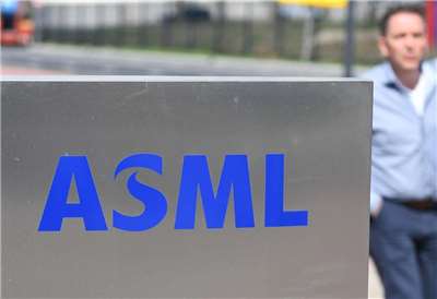 路透社分析指出，荷蘭半導體設備大廠艾司摩爾(ASML)(圖)的客戶已陸續承諾採用其高數值孔徑設備，ASML正將延續其市場主導地位。(AFP)