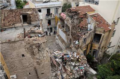 希臘首都雅典市中心的知名觀光區普拉卡(Plaka)發生住宅建物疑因瓦斯外洩而爆炸倒塌，這起爆炸波及附近的房屋、商店和車輛，噴出的瓦礫和碎玻璃最遠達3個街區外。