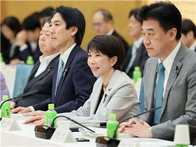 日本首相高市早苗21日主持經濟財政諮詢會議。 (圖:X@takaichi_sanae)