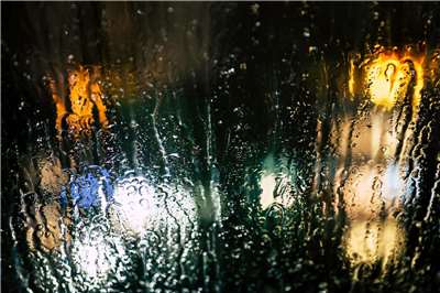 泰國春武里府巴達雅市自23日晚間至今天(24日)清晨持續遭遇強降雨，造成多處道路積水與淹水，部分區域水勢一度影響通行。示意圖。(翻攝Pexels.com)