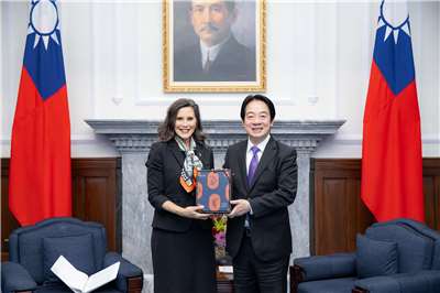 賴清德總統17日在總統府接見「美國密西根州州長魏美桂(Gretchen Whitmer)訪團」。(圖：總統府)