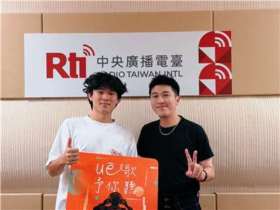 內克與來賓Aiden Chen(左)之合照