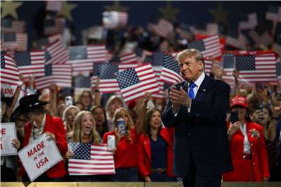 美國總統川普(Donald Trump)出席共和黨9日在達拉斯舉行的一場期中選舉大會。