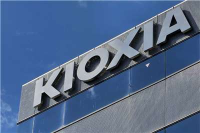 日本記憶體大廠鎧俠(Kioxia)傳出準備赴美發行ADR籌資。(AFP)