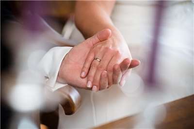 勞動部明天(17日)將預告修正請假規則，加碼婚假至14天，盼提高婚育意願。(示意圖/Pixabay)