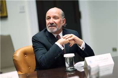 美國商務部長盧特尼克(Howard Lutnick)(圖)指出。美國正研擬對進口半導體、搭載晶片的資料中心及消費性電子產品課徵新關稅，凡不在美生產者就要繳稅。 資料照片。