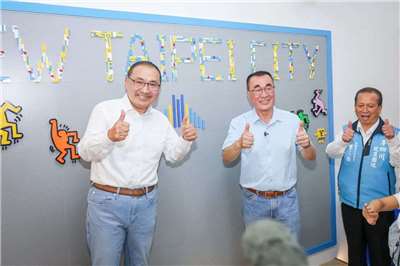 國民黨新北市長參選人李四川19日啟用競選總部，新北市長侯友宜到場支持，並宣布擔任李四川的競選總部主委。(圖:李四川競辦提供)