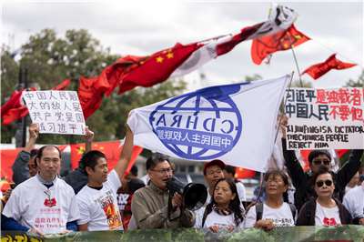 2026年9月24日中國國家主席習近平訪問華盛頓期間，反中國抗議者在白宮附近舉行示威活動。(AP/達志影像)