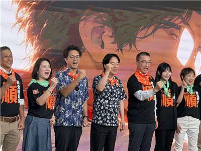 賴清德總統(左4)30日為民進黨台北市長參選人沈伯洋站台開箱競選總部。(鄭佑漢 攝)