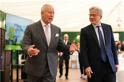 英國國王查爾斯三世(Charles III)與輝達執行長黃仁勳17日在蘇格蘭出席一場人工智慧(AI)峰會。