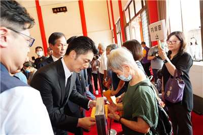 台北市長蔣萬安2日出席台北市2026年秋祭忠烈陣(公)亡將士大典。(圖：台北市政府提供)