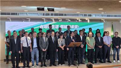 民進黨16日移師雲林召開行動中常會，兼任民進黨主席的賴清德總統率雲林隊黨公職為雲林縣長參選人劉建國造勢。賴清德也當場宣布，他將出任劉建國競選總部主委。（劉玉秋 攝）