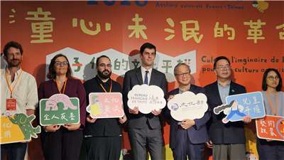 「2026台法文化工作坊」21日舉辦開幕式。右3為文化部長李遠，中為法國在台協會學術合作與文化處處長周書安。(劉品希 攝)