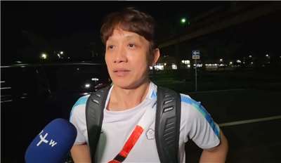 亞運體操教練林育信賽後接受採訪。(Rti/江昭倫 攝)